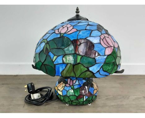 TIFFANY STYLE TABLE LAMP, CONTEMPORARY of mushroom form, the leaded composition body and shade decorated with foliage to a sk