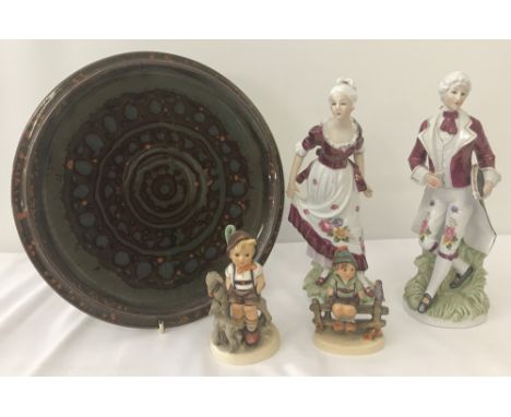 A small collection of assorted ceramic items to include studio pottery plate and Goebel's figurines.