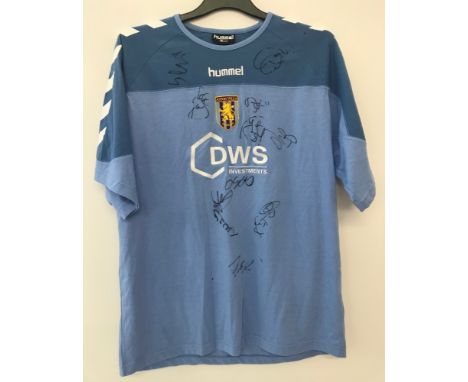 A 2004/06 Aston Villa FC hummel DWS Investments signed training shirt.A total of 11 signatures to include: Darius Vassell, Ca
