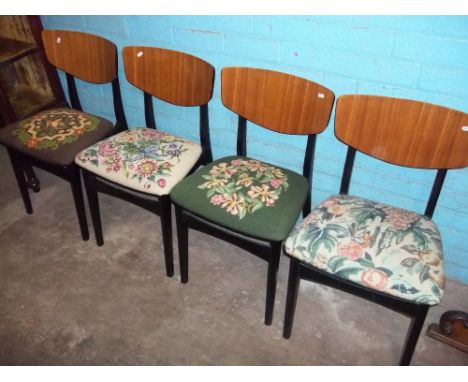 A SET OF FOUR VINTAGE DINING CHAIRS