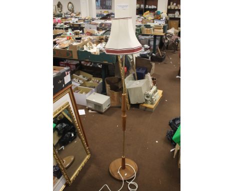 A RETRO / VINTAGE STANDARD LAMP