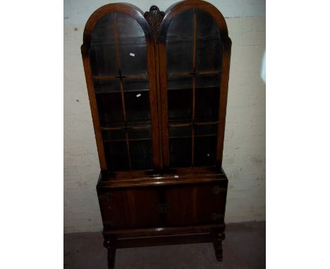 A VINTAGE OAK DISPLAY GLAZED BOOKCASE ON LEGS