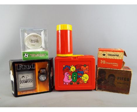 A mixed lot of collectables to include a boxed Sawyer's Viewmaster with a small quantity of reels, a vintage Mr Men lunchbox,