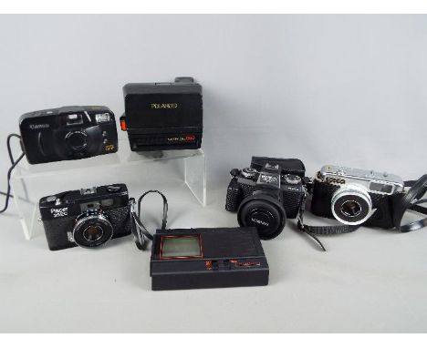 Photography - A quantity of cameras to include a Yashica EZ-Matic, a Pacer 35EC, a Minolta Zoom 110 and similar, also include