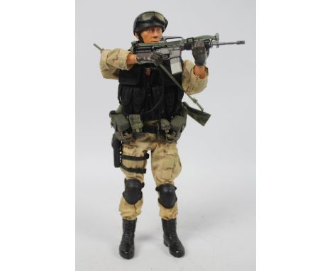 Dragon Models - An unboxed 1:6 scale Dragon Models Modern Elite Series action figure depicting Delta Force US Operative. The 