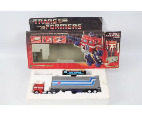 Transformers - Hasbro - Takara - A boxed Autobot Commander Optimus Prime dated 1984 # 5796. The model appears Near Mint with 