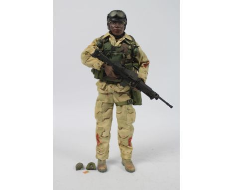 Dragon Models - An unboxed 1:6 scale Dragon Models Modern Elite Series action figure depicting US Special Forces Machine Gunn