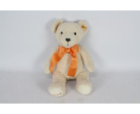 Steiff - An unboxed Steiff #664625 Cosy Year Bear 2015. The cream plush bear stands approx 38cms in height, and comes with St