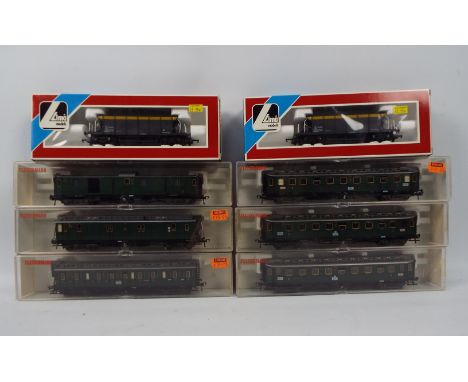 Fleischmann - Lima - Eight boxed items of HO and OO gauge passenger and freight rolling stock. Lot includes Lima #305667 OO g