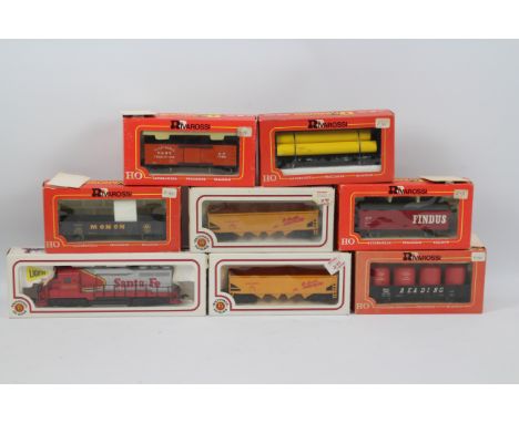 Bachmann - Rivarossi - A boxed HO gauge American Railroad locomotive with a rake of seven railroad wagons. Lot includes Bachm