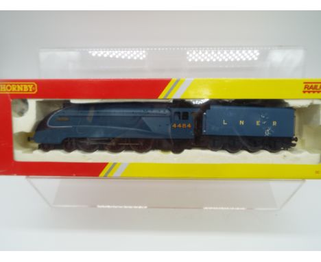 Hornby - an OO gauge model 4-6-2 locomotive and tender, label on box indicates DCC fitted, digital Sound (unchecked) 'Falcon'
