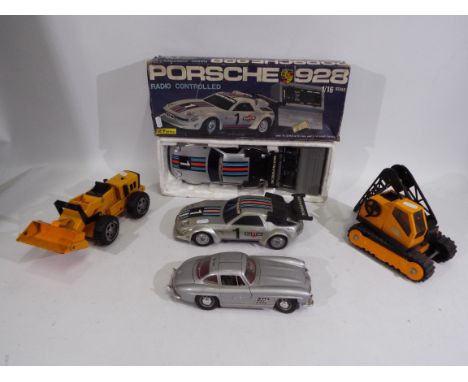 Tonka, Burago, Other - A boxed and an unboxed racing cars, , 2 x Tonka Construction vehicles, and Burago vehicle - Lot includ