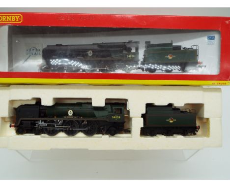 Hornby Super Detail - an OO gauge model 4-6-2 locomotive and tender, label on box indicates DCC fitted, digital Sound (unchec