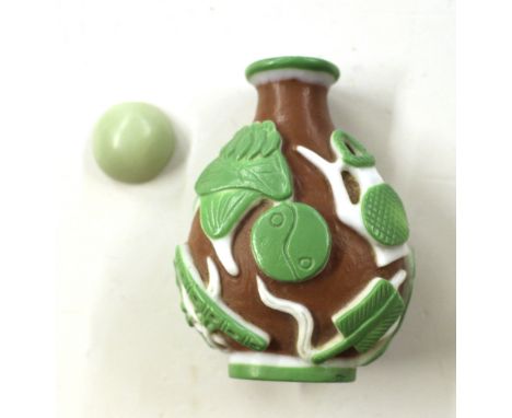 A Chinese ceramic snuff bottle 