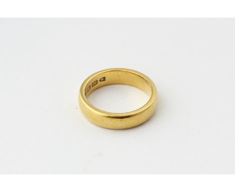 A 22ct gold wedding ring, 6.5g