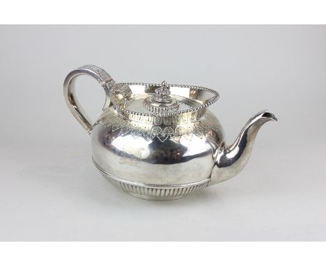 A George V silver teapot with beaded edge, banded handle and chased decoration, maker Hunt & Roskell Ltd. London, 1910, 22.5o