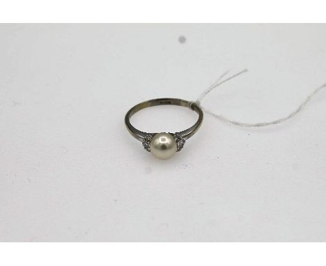 18ct white gold dress ring with a 7.2mm cultured pearl and three diamonds on each shoulder size U