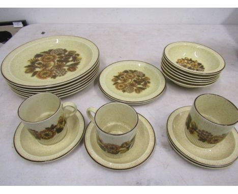 Poole 'thistlewood' part dinner set