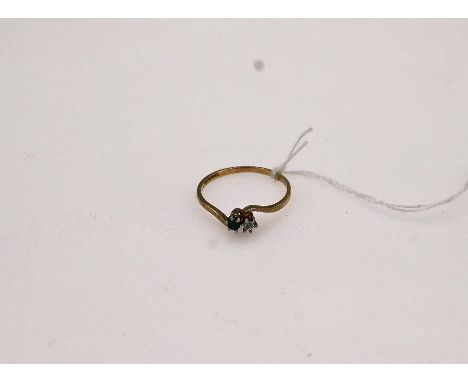 9ct gold crossover ring with claw set emerald and diamond size N