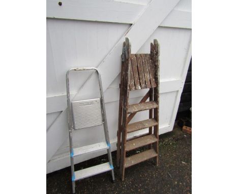 Alloy step ladder and wooden step ladder (for display purposes only)&nbsp;