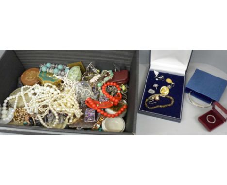 A collection of vintage and later jewellery including strings of faux pearls 