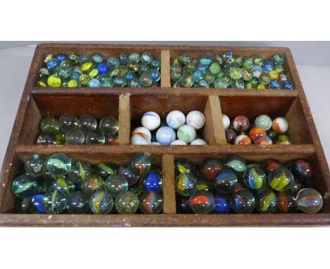 A large collection of old glass marbles (511 approximately) 