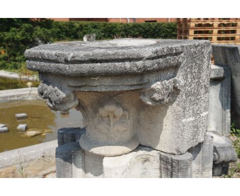 Console / capital in white stone H46x60x60