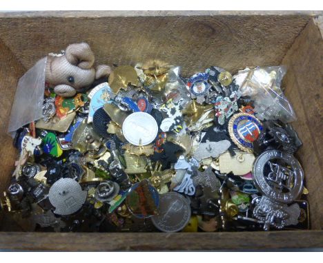 Quantity of Various Novelty mainly Enamel Badges