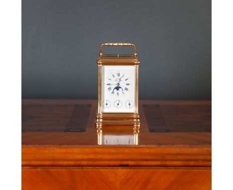 L'Epée Reiseuhr mit Mondphase, Wecker und KalenderFrankreich, 2. Hälfte 20. Jh., Gehäuse aus Messing, zu allen Seiten verglas