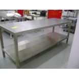 stainless steel table (Mesa de acero inoxidable).Ubicacion: Villagran, GTO