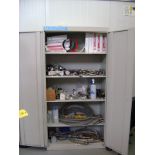 Cabinet and content (Gabinete y contenido)