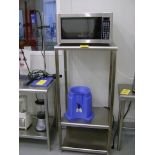 Stainless steel enclosure, whirlpool microwave oven and water dispenser basis. (Gabinete de acero