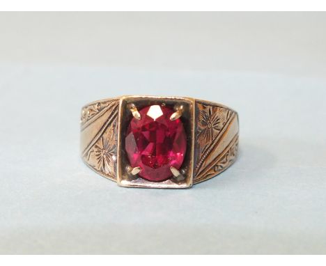 An 18k gold gent's ring set synthetic ruby, size Y, weight 7.7g.