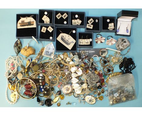 Various ceramic earrings, brooch and pendants, boxed as new, novelty ceramic rings and key rings and a quantity of costume je