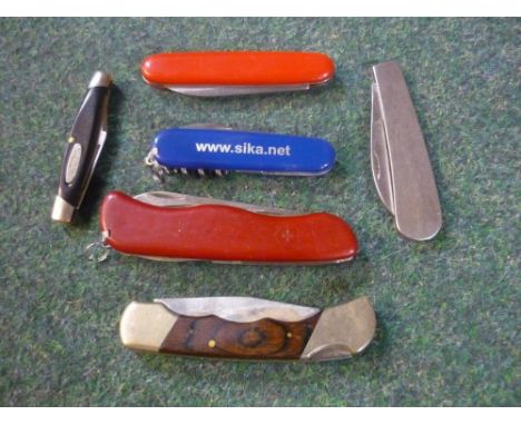 Sika branded blue Swiss army knife, two other Swiss army type knives, single blade folding knife and two pocket knives (6) 