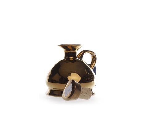 CAOL ILA AGED 15 YEARS GOLD DECANTER Active. Port Askaig, Islay. 75cl, 43% volume, with stopper.   CONDITION REPORT:  Fill le