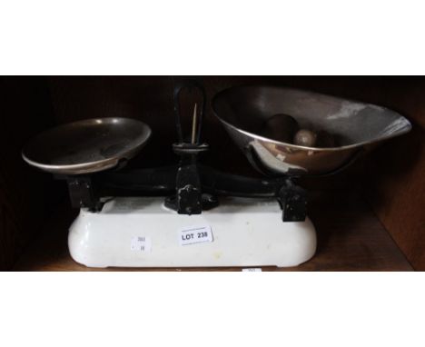 A set of Avery weighing scales