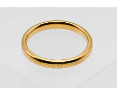 A 22ct gold wedding band ring, approx. 2.7g.