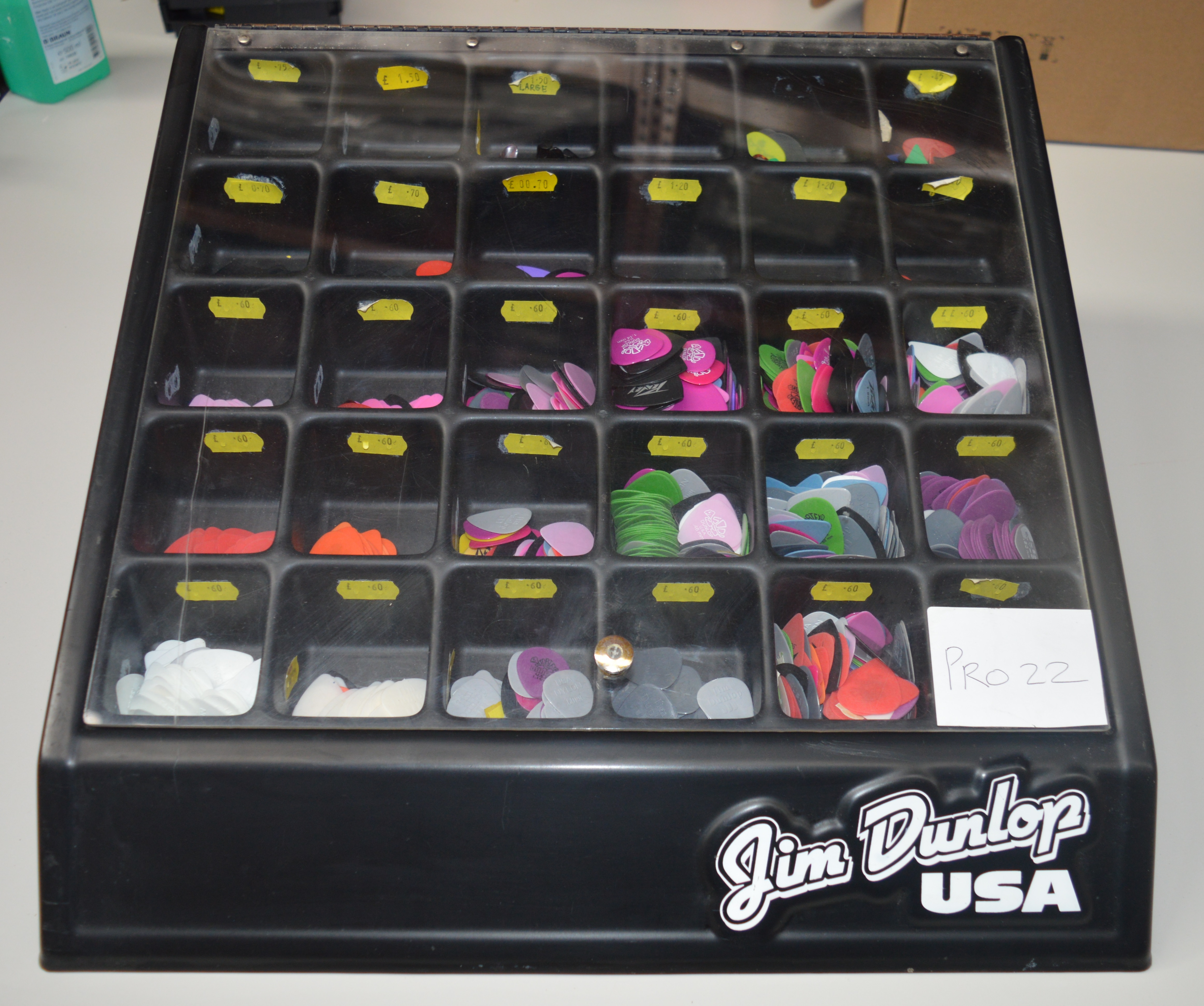 1 x Jim Dunlop USA Guitar Pick Retail Display Case Features 30 Bins