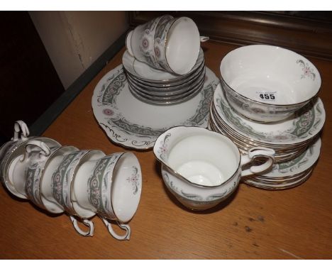 PARAGON 32 PCE TEA SET EST [£10- £20]