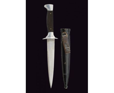 dating: 1939-45 provenance: Italy, Tipped, single-and-false-edged blade. Stylised beak-shaped grip made of aluminium with che