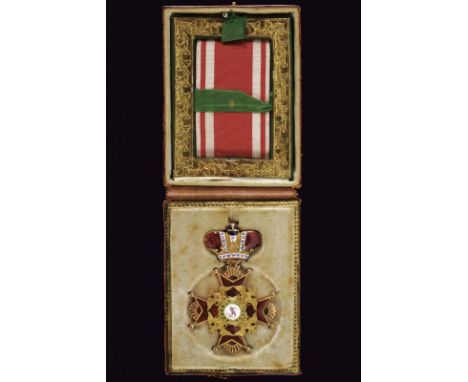 dating: 19th Century provenance: Russian Empire, Second class cross with crown. Of gold and enamel (very small chip at crown 