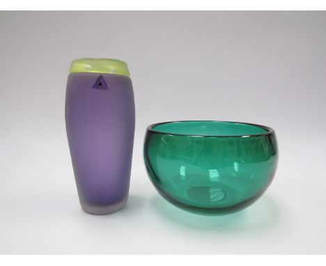 STUART ACKROYD (XX/XXI) A contemporary green art glass bowl and a purple art glass vase, both etched signatures to base, labe