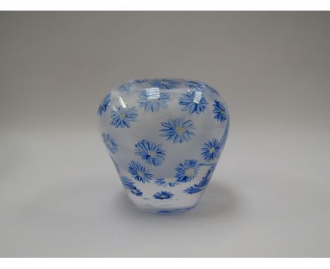 HEATHER DAVISON (XX/XXI): A studio glass vase, white encased in clear with blue cornflower inclusions, signed to base 13.5cm 