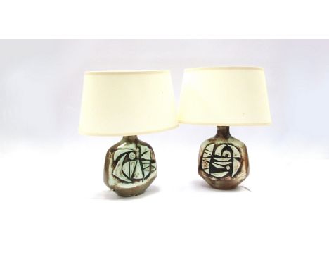 Two Tremaen pottery lamp bases with shades, overall height 38cm 