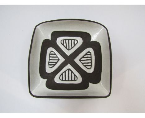 A Danish ceramic dish by Marianne Stark for Michael Anderson, c1950-60, 4.5cm x 15.5cm x 15.5cm 