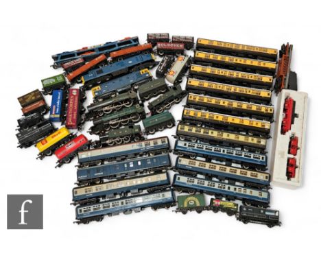 A collection of OO gauge model railway by Hornby, Lima and similar, to include six locomotives, assorted passenger coaches an