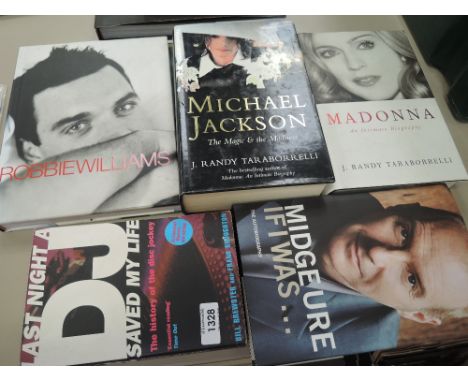 5 X MUSIC BOOK SET - ROBBIE WILLIAMS / MICHAEL JACKSON AND MORE 