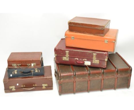 A travelling trunk and seven assorted suitcases (8).