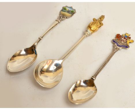 An Elizabeth II hallmarked silver "Queen Beasts" spoon, with gilt finial, William Comyns & Sons Ltd, London 1973, length 12cm